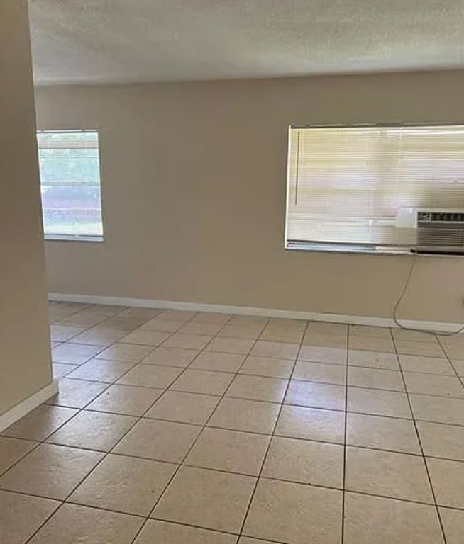 513 SW 2nd Ct APT 3, photo 2
