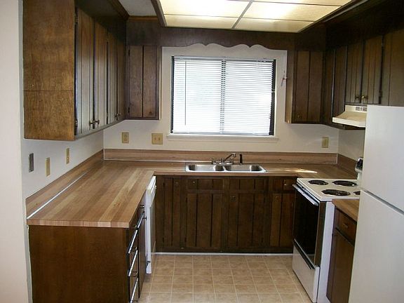 Kitchen with new floor,frig,dw