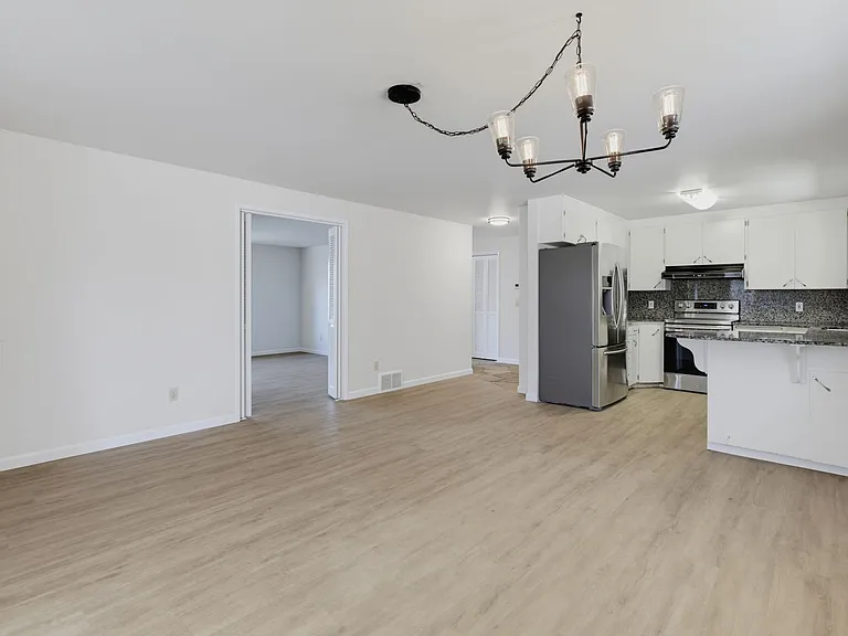 14204 SE 144th St — Photo 4