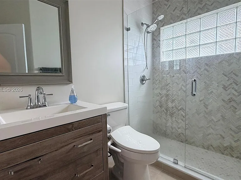582 Spinnaker — Photo 19