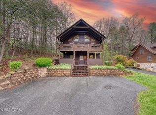 735 Kings Hills Blvd, Pigeon Forge, TN 37863