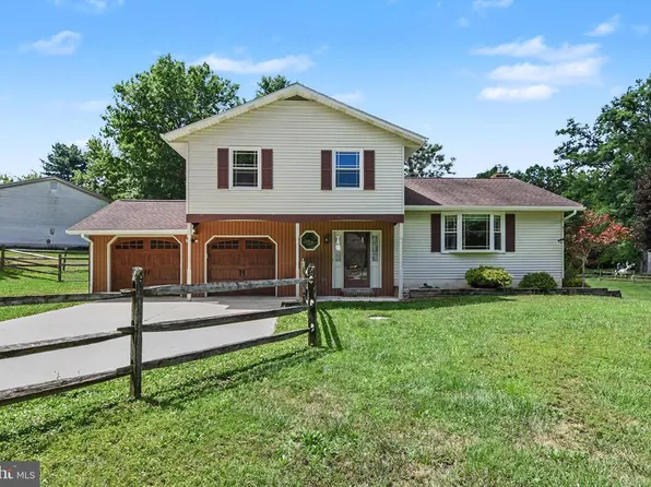 1142 Petersburg Rd, Boiling Springs, PA 17007