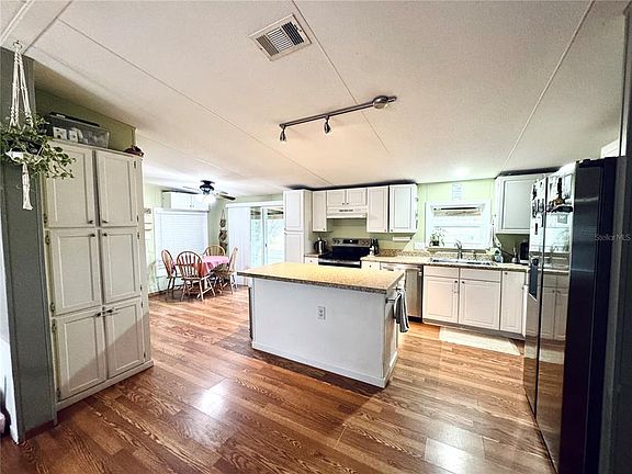 5th image of 713 SULTENFUSS ROAD