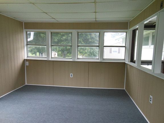 2nd image of 110 Willow Wood