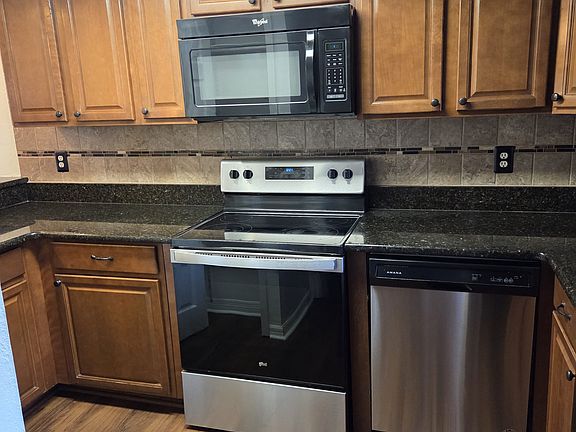 4th image of 606 Saint Johns Ct