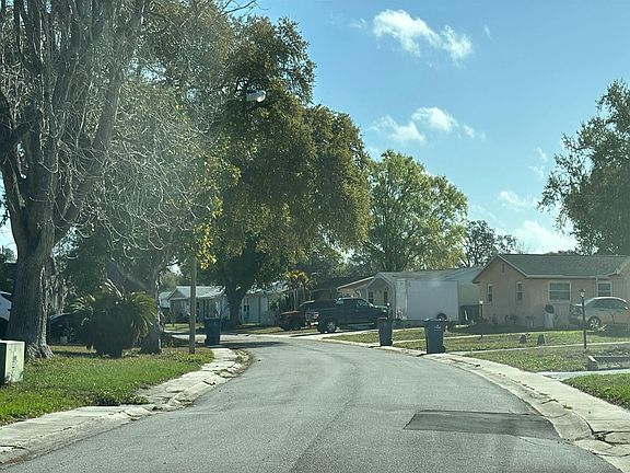 4th image of 7517 Hollyridge Dr