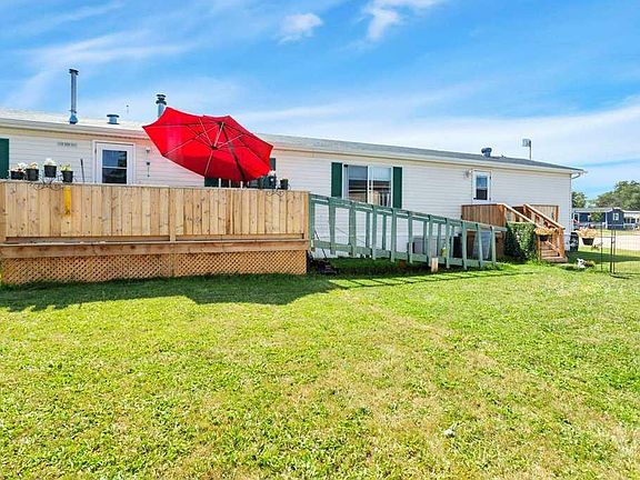 5th image of 212 Willow Dr