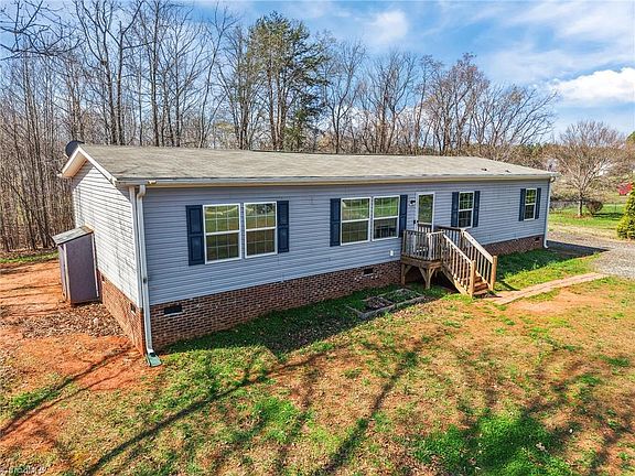4th image of 182 Pond View Dr