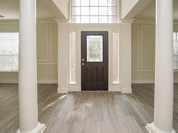 3rd image of 20418 Autumn Terrace Ln
