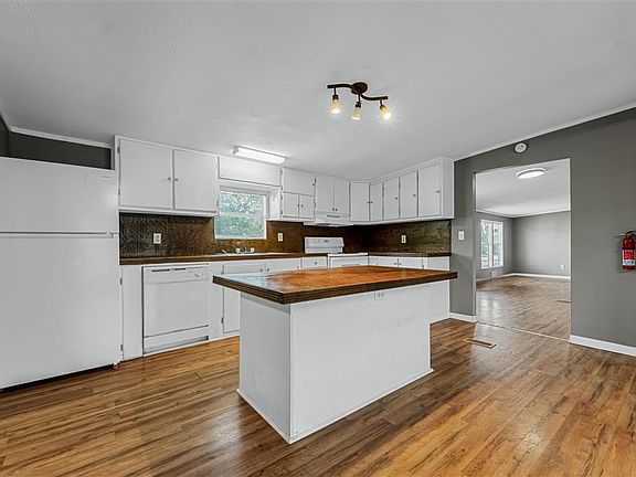 4th image of 1206 Vickie Ln