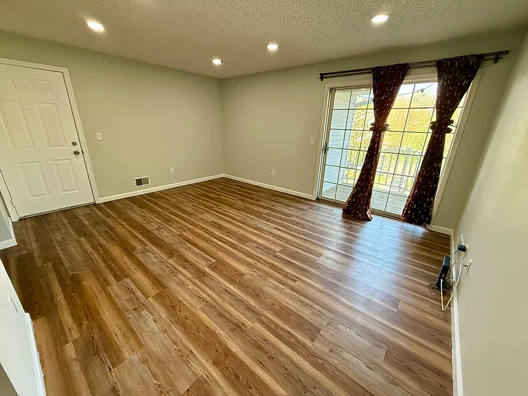197 Larch Ln — Photo 4