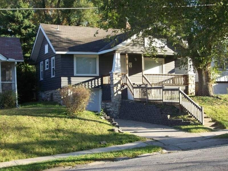 1st image of 1822 E 68th St