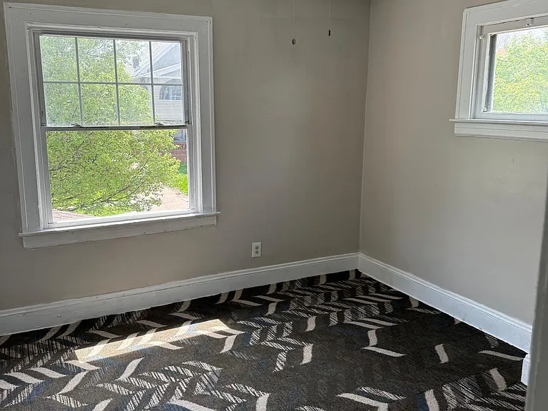 10111 Plymouth Ave — Photo 2