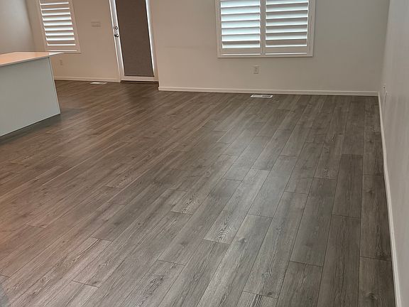 3rd image of 3826 S Landmark Ln