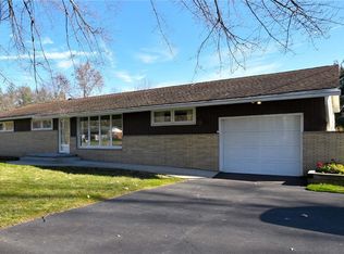 8315 Harmon Dr, Macedonia, OH 44056