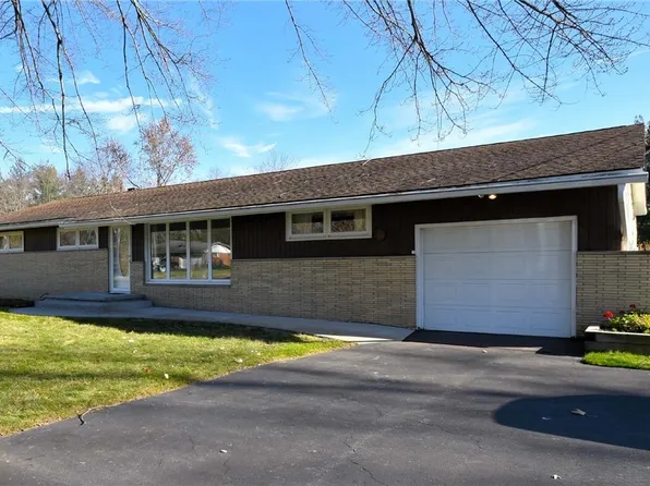 8315 Harmon Dr, Macedonia, OH 44056