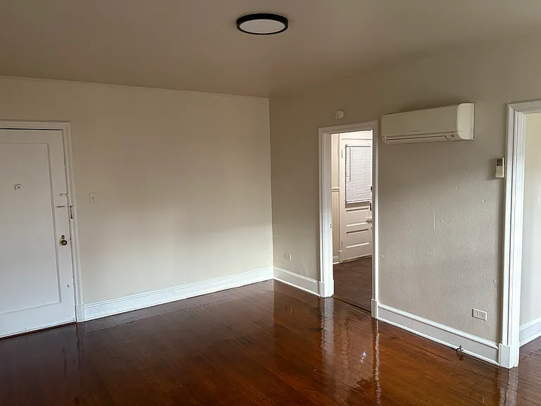 3427 W Grace St #3 — Photo 2
