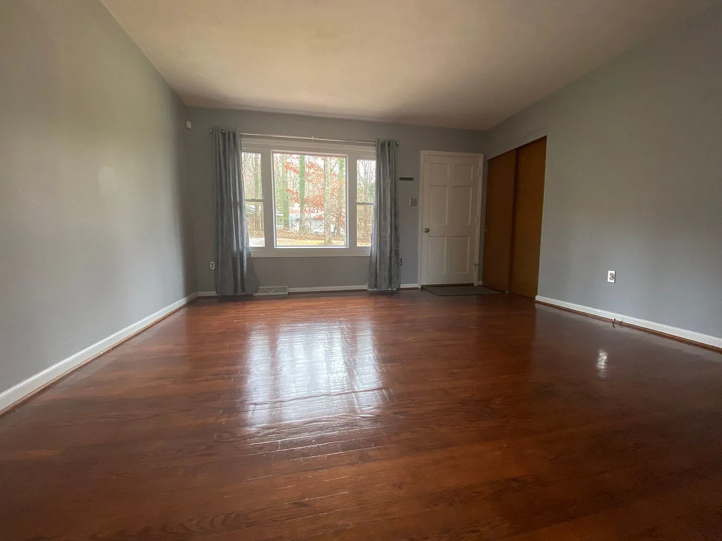 Adorable Ranch Style 3 Bedroom Home Close to Shopping and Restaurants! — Photo 2