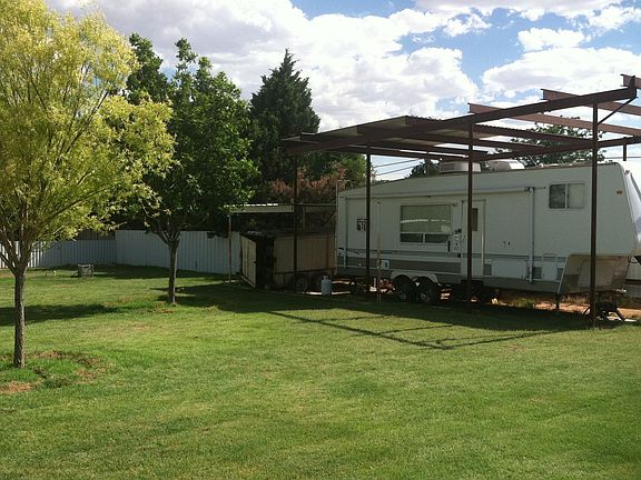 3rd image of 830 W 57th St