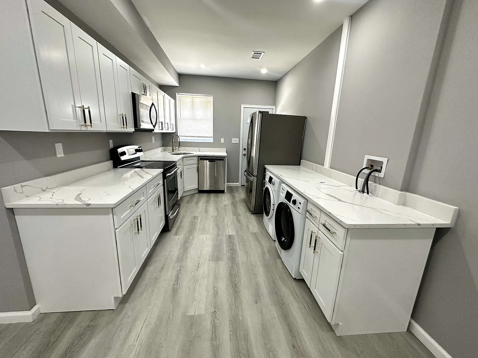 4 bed, $2,300 — Photo 2