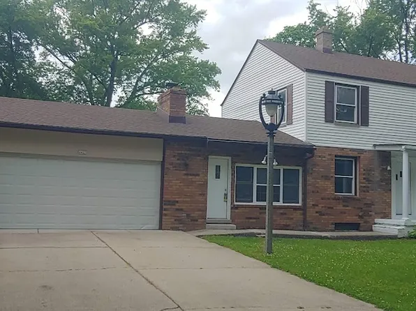 4425 N 105th St, Wauwatosa, WI 53225