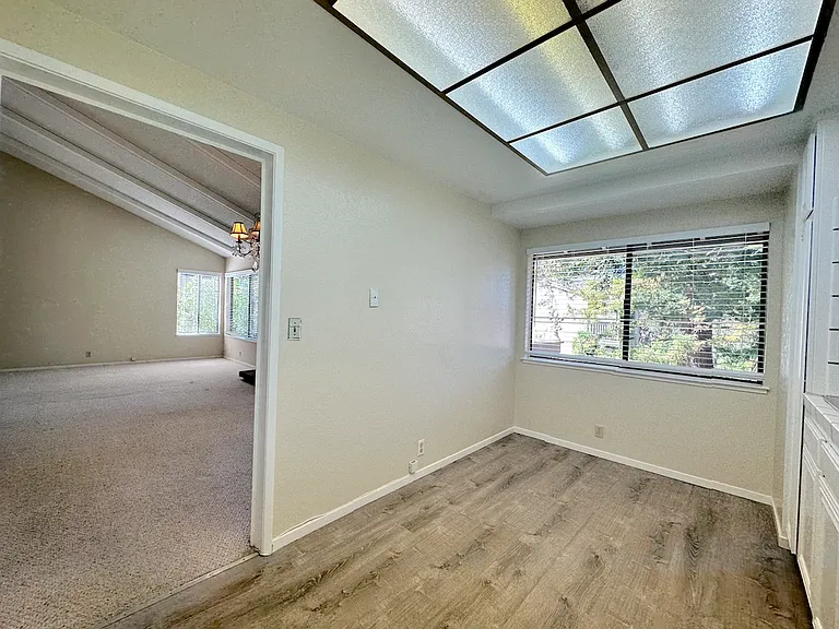 19820 Vineyard Ln — Photo 12