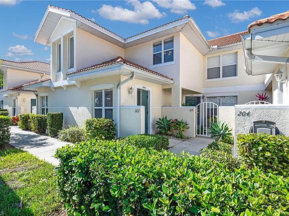 Home For Sale In Carlton Lakes