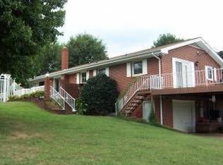 2030 34th Avenue Dr NE, Hickory, NC 28601