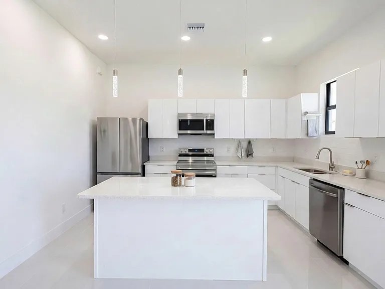 2726 NW 41st Pl — Photo 10