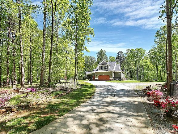 3rd image of 240 Michelle Ln