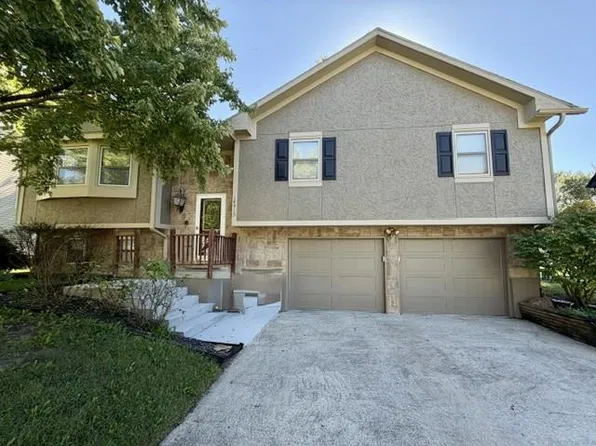 14915 W Peppermill Dr, Olathe, KS 66062