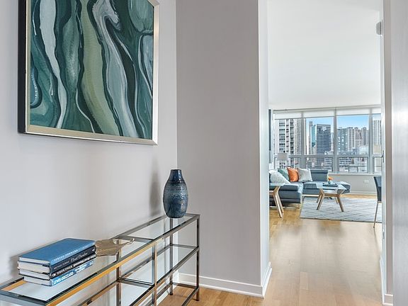 4th image of 330 W Grand Ave APT 1501