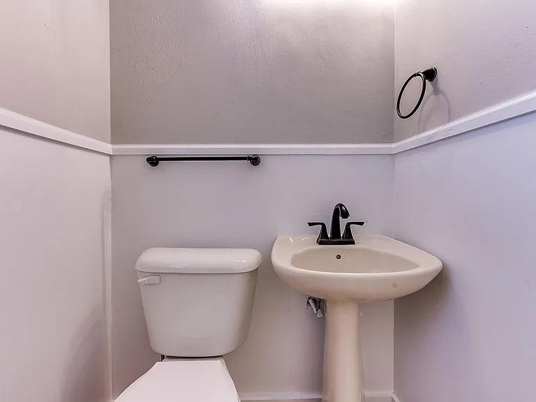 1909 Hardy Dr — Photo 25