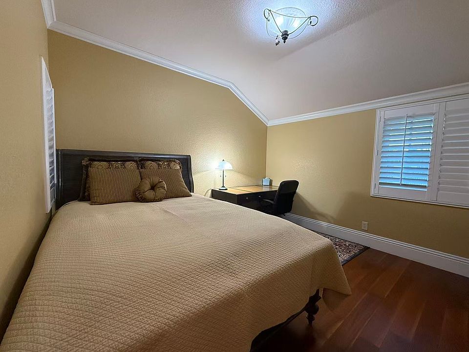 Huge King size bed with writing table, lamp and chair!!