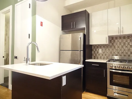 Rented by Aron Fried, LREB | media 40