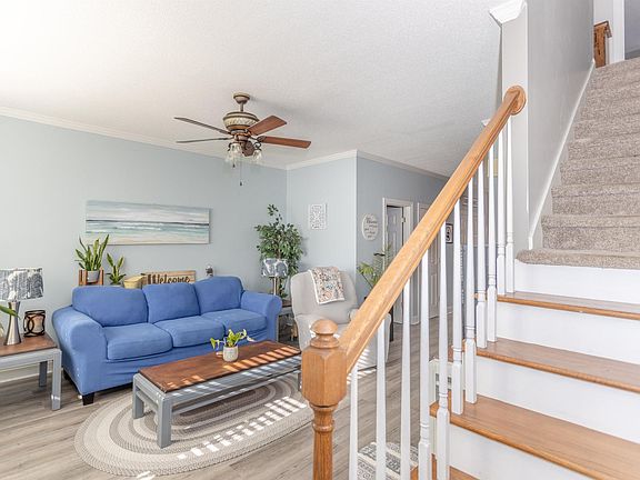 4th image of 18 Rock Garden Ln