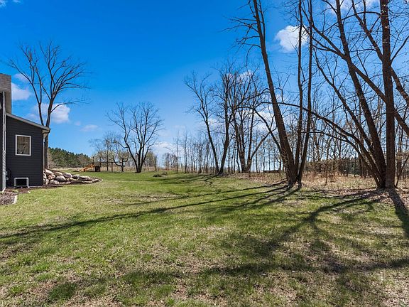 5th image of 902 Woodsmen Ct NE