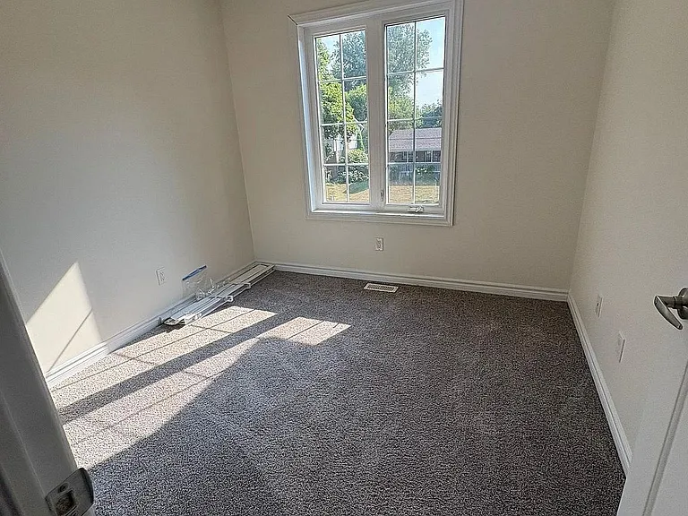 10.5 Dufferin St #16 — Photo 10
