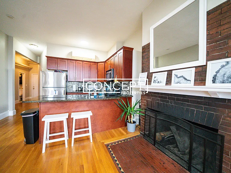 39 Bay State Rd #4R — Photo 6
