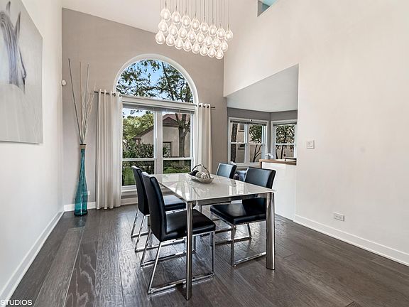 4th image of 15 Ascot Cir