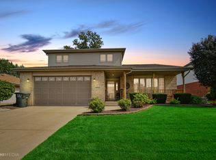 18155 Crystal Ln, Lansing, IL 60438