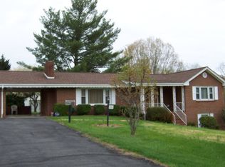 206 Blue Ridge Dr, Gretna, VA 24557