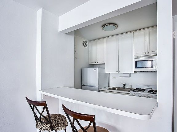 3rd image of 245 E 35th St APT 7E