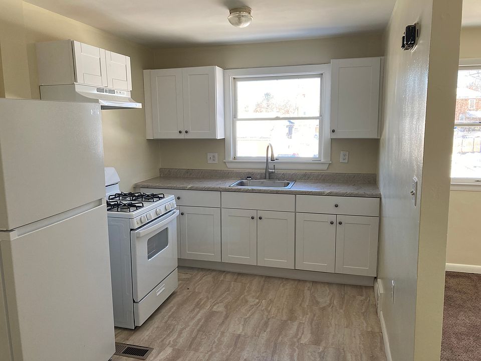 1st image of 400 W Poplar St