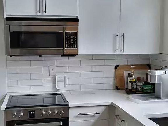 5th image of 26XX Gordon Ave