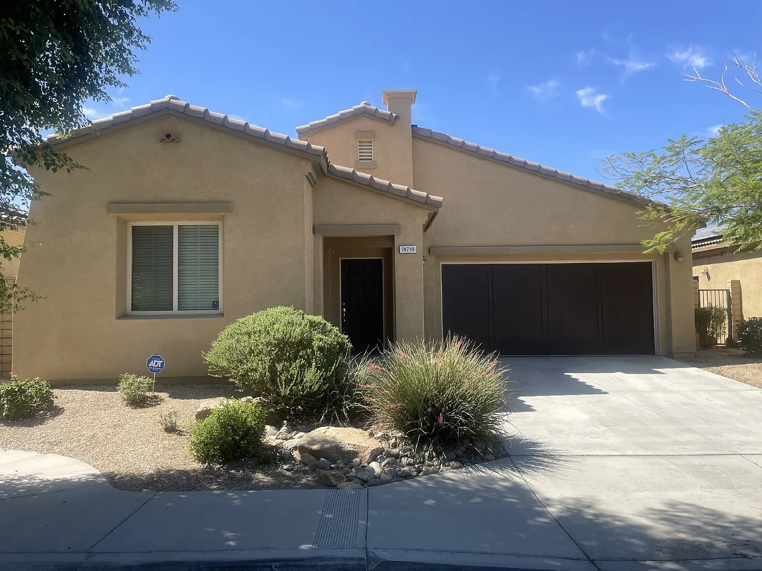3 bed, 2.5 bath, 1477 sqft, $2,700 — Photo 2