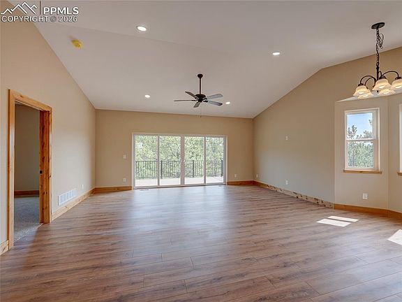 5th image of 748 Pinewood Rd