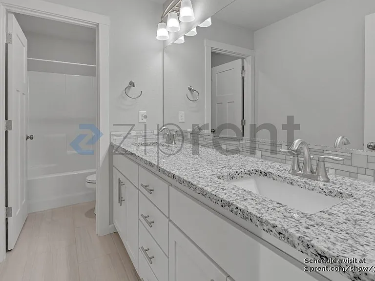 6460 N 89th Ave — Photo 19