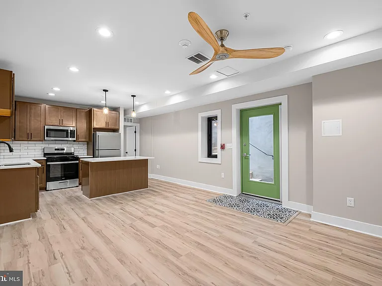 400 S Conkling St #6 — Photo 7