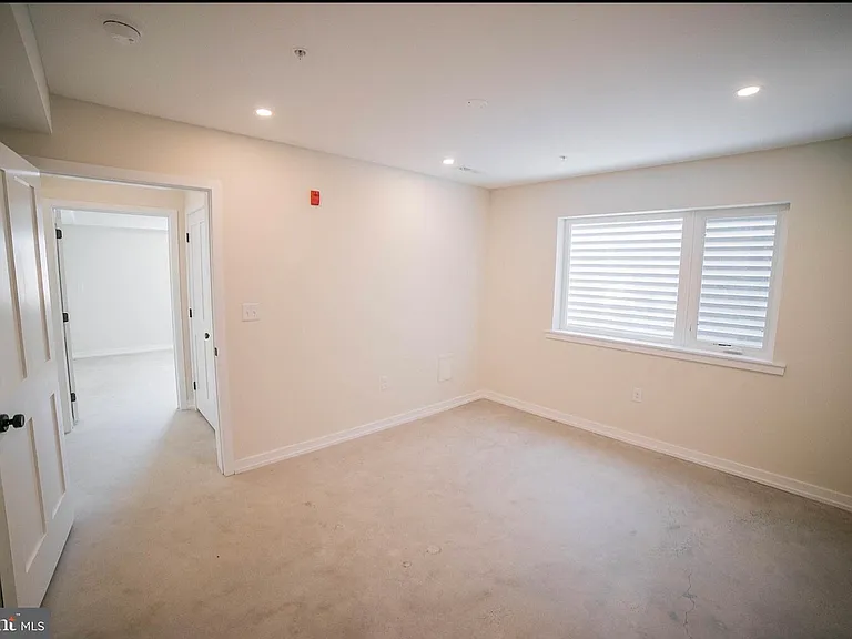 1331 N Randolph St — Photo 15